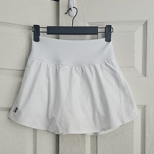 New balance women's white tennis skirt skort.   CONT R